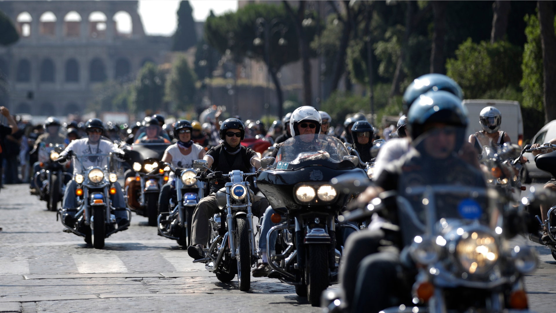 pope_blesses_harleys_4