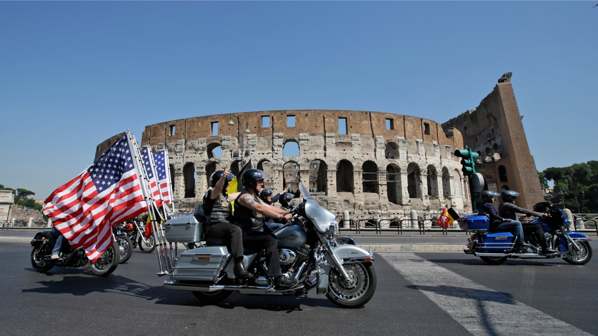 pope_blesses_harleys_5