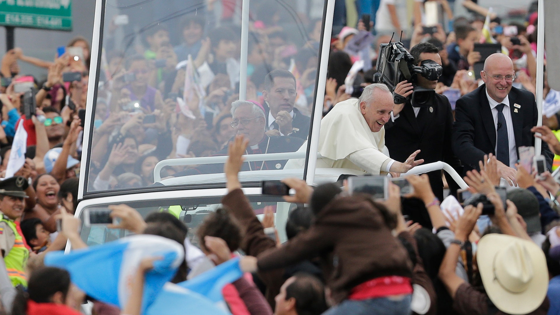 pope_mobil_in_quito