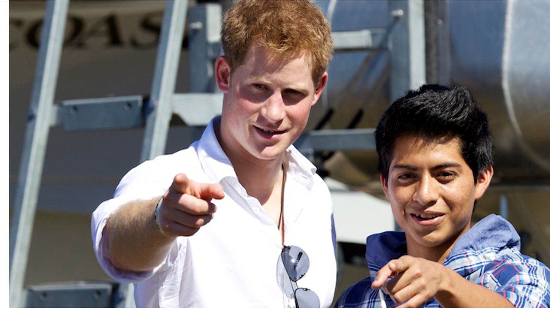 prince_harry_poses_with_local_boy