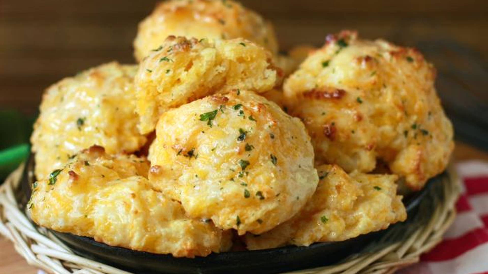 Red Lobster Cheddar Bay Biscuits