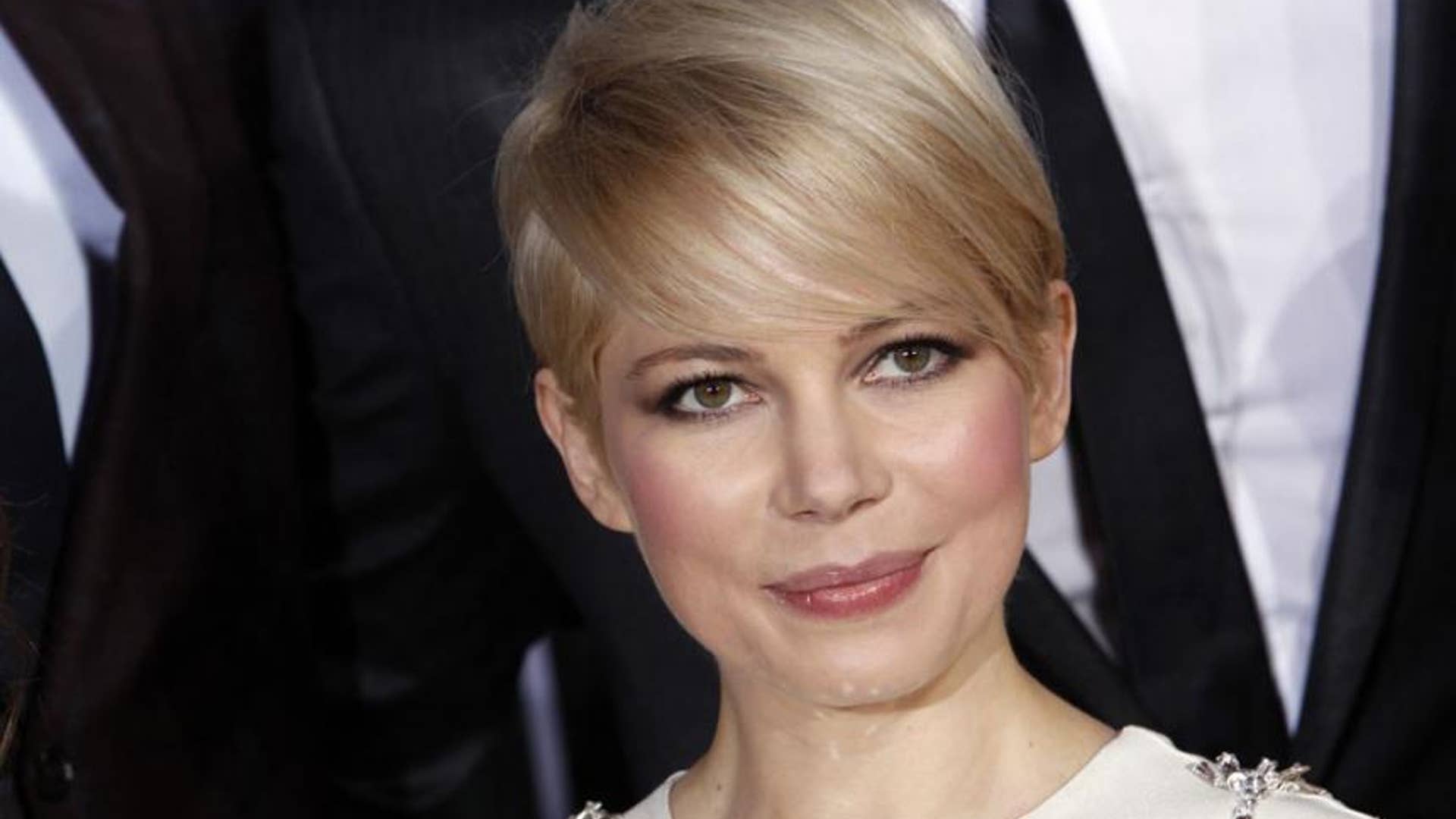 Celebrity Photos: Charlize Theron in Oscars Academy Award Charlize theron, Short