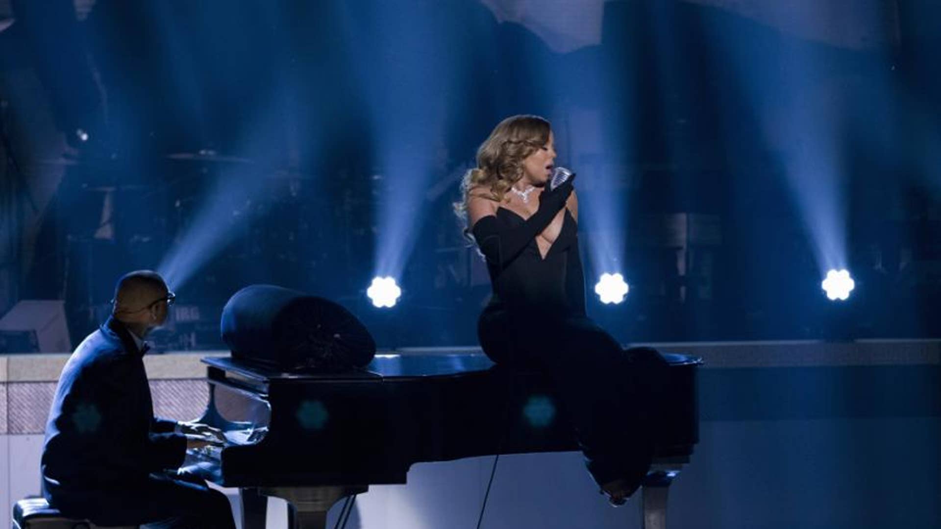 Mariah Carey Flaunts Curves In Gravity Defying Dress Fox News 