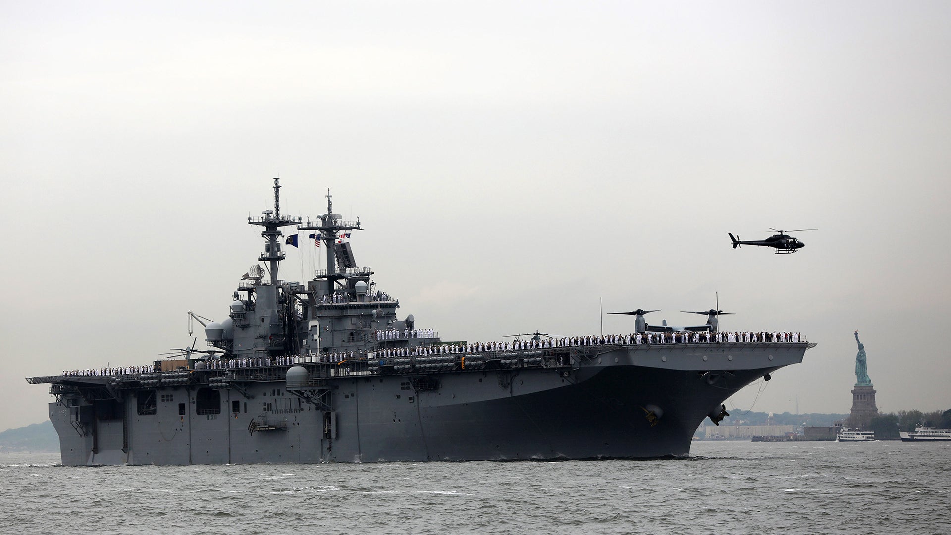 The USS Kearsarge arrives in New York Harbor to mark the beginning of Fleet Week