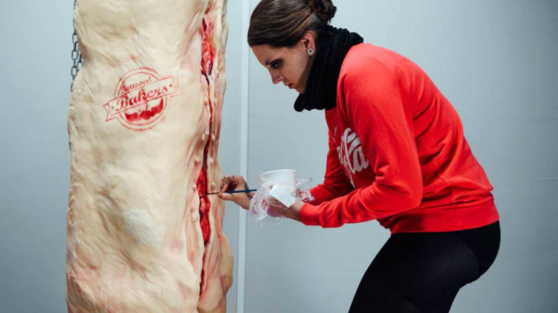 Behind the scenes of the 'Pig Cake' 