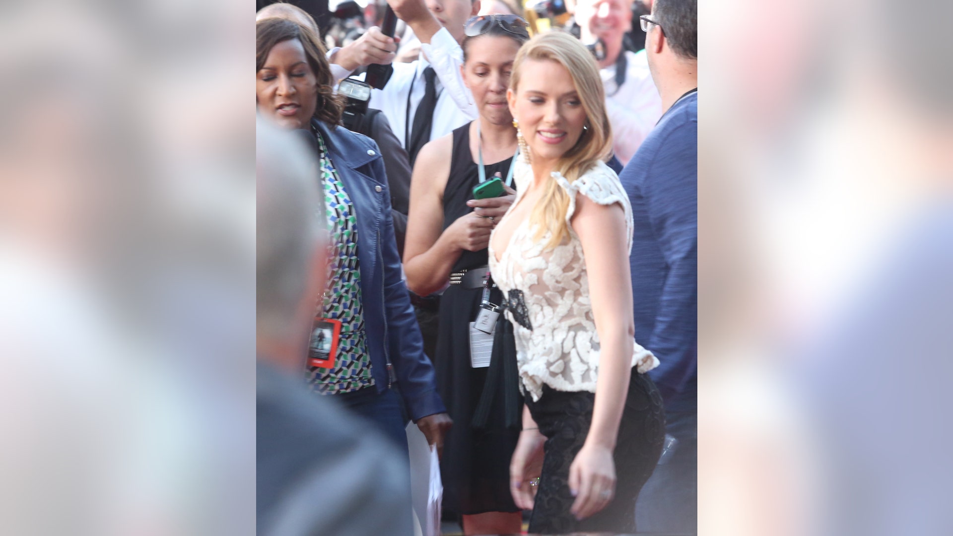 scarlett_johannson_pregnant_x17