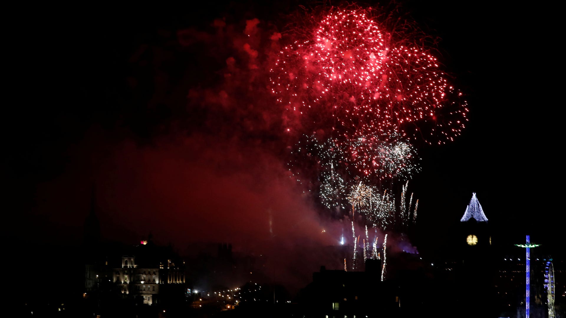 Fireworks explode over Edinburgh Castle during the Hogmanay celebrations in Edinburgh, Scotland, January 1, 2017. 