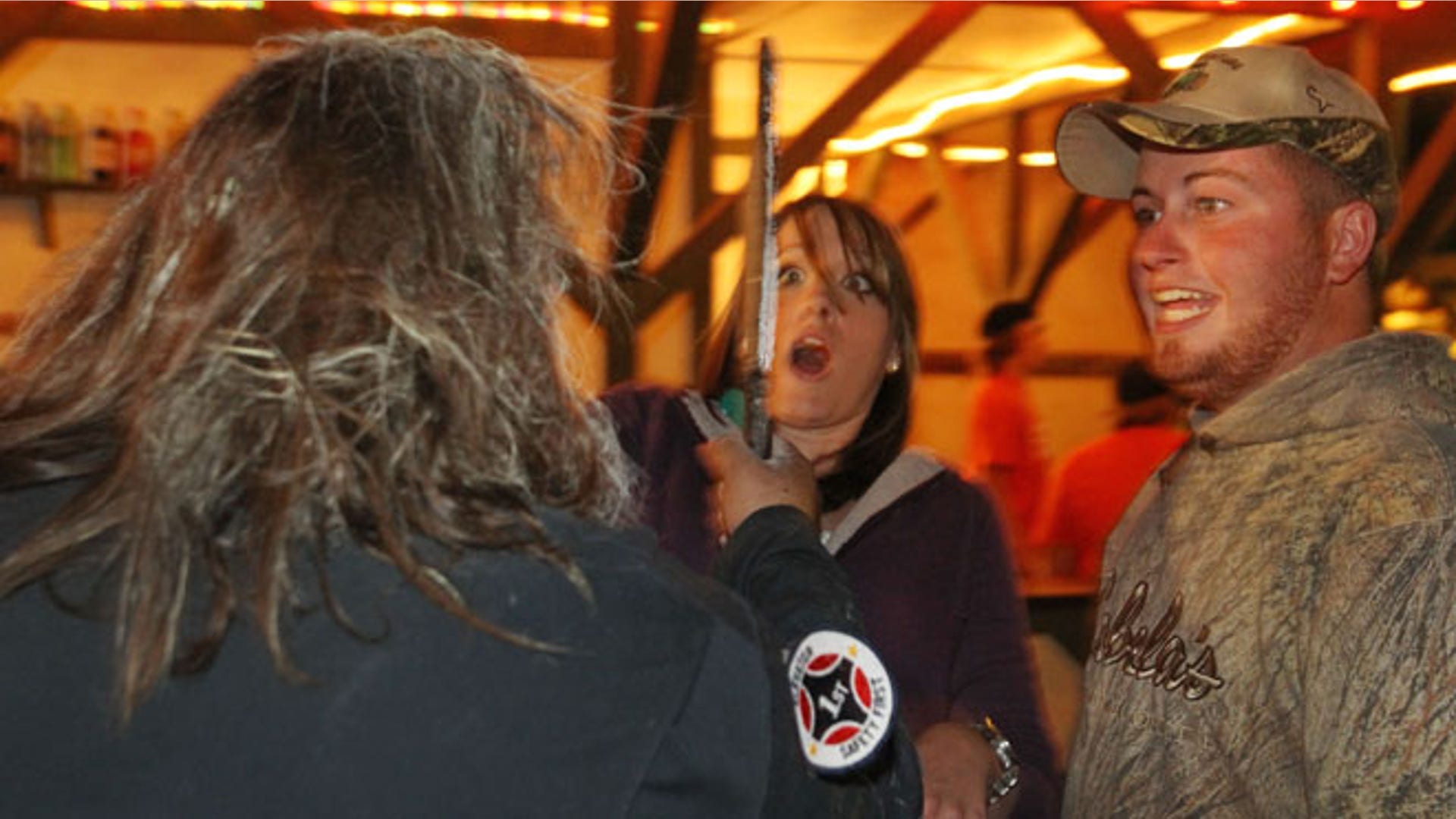 screams_charcter_scaring_guest