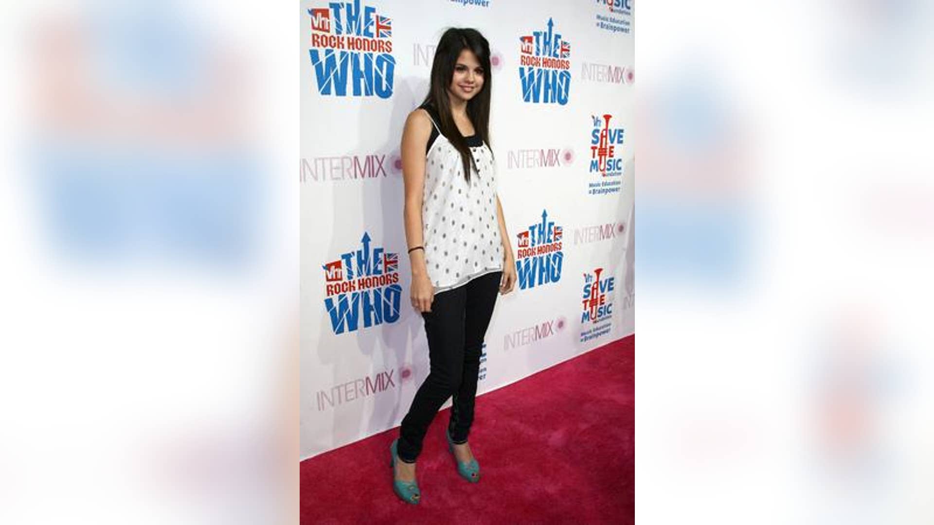 selena_gomez_squeaky