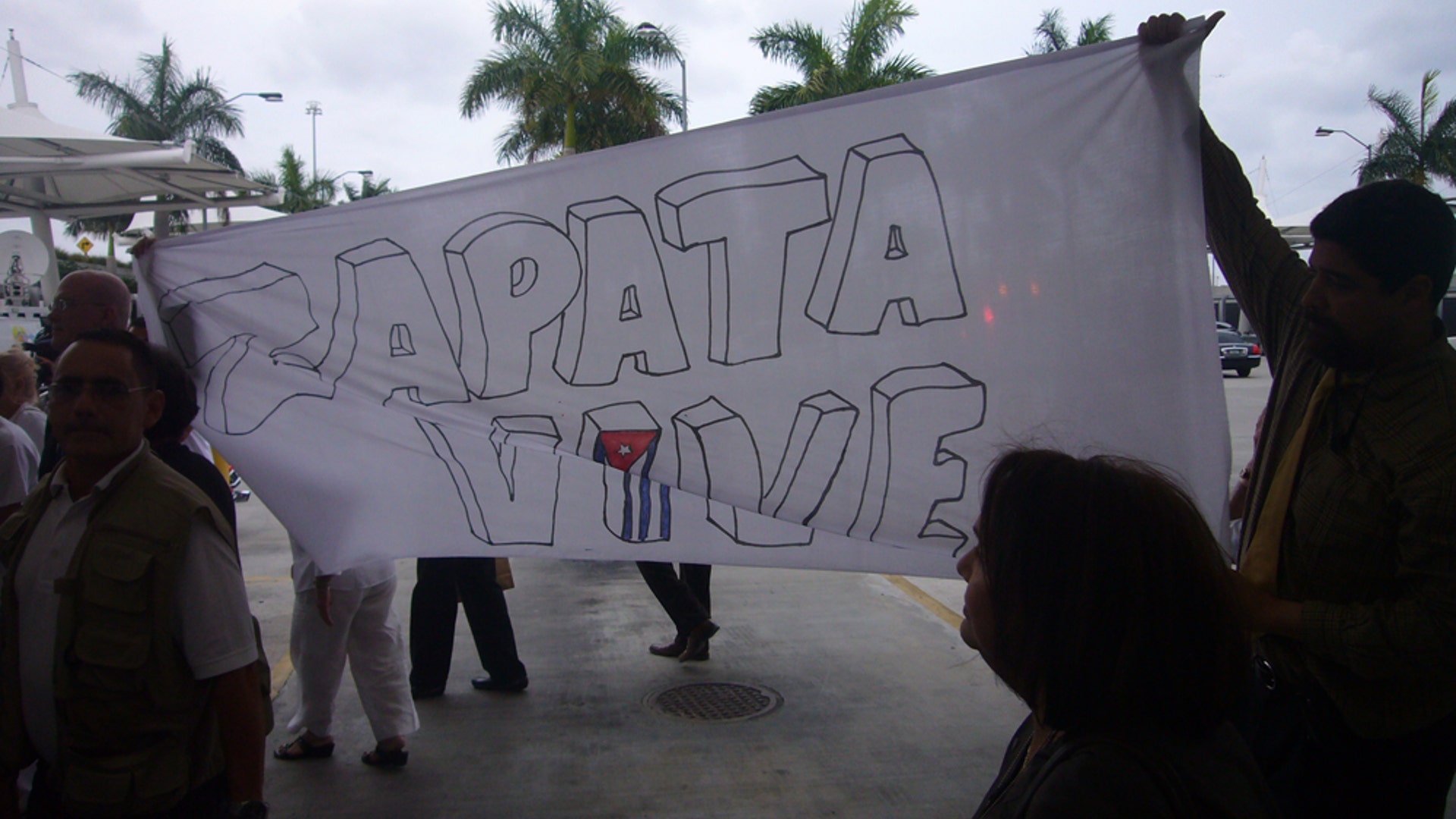 sign_outside_orlando_zapata
