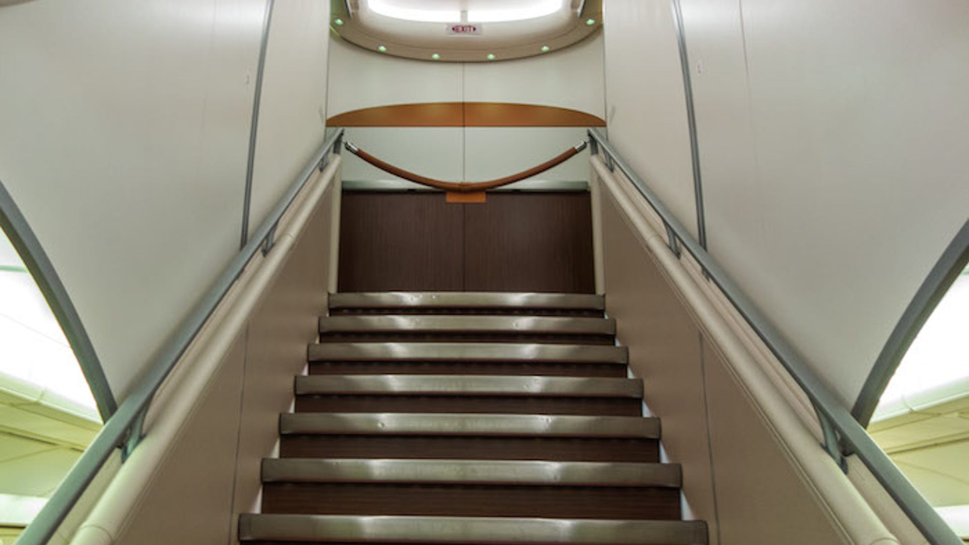 Guided tour of the A380