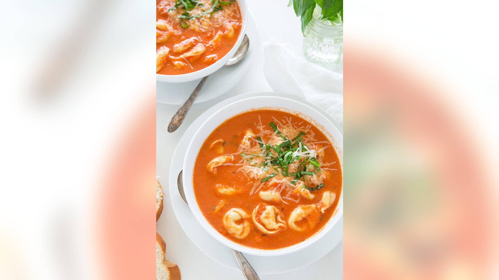 Slow Cooker Creamy Tomato Basil Tortellini Soup