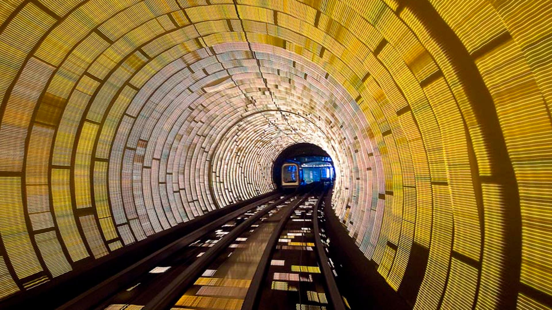 Метрополитены стран. Тоннель бунд, Шанхай, Китай. The Bund Sightseeing tunnel станция метро. The Bund Sightseeing tunnel Шанхай. Шанхай метро красивые станции.