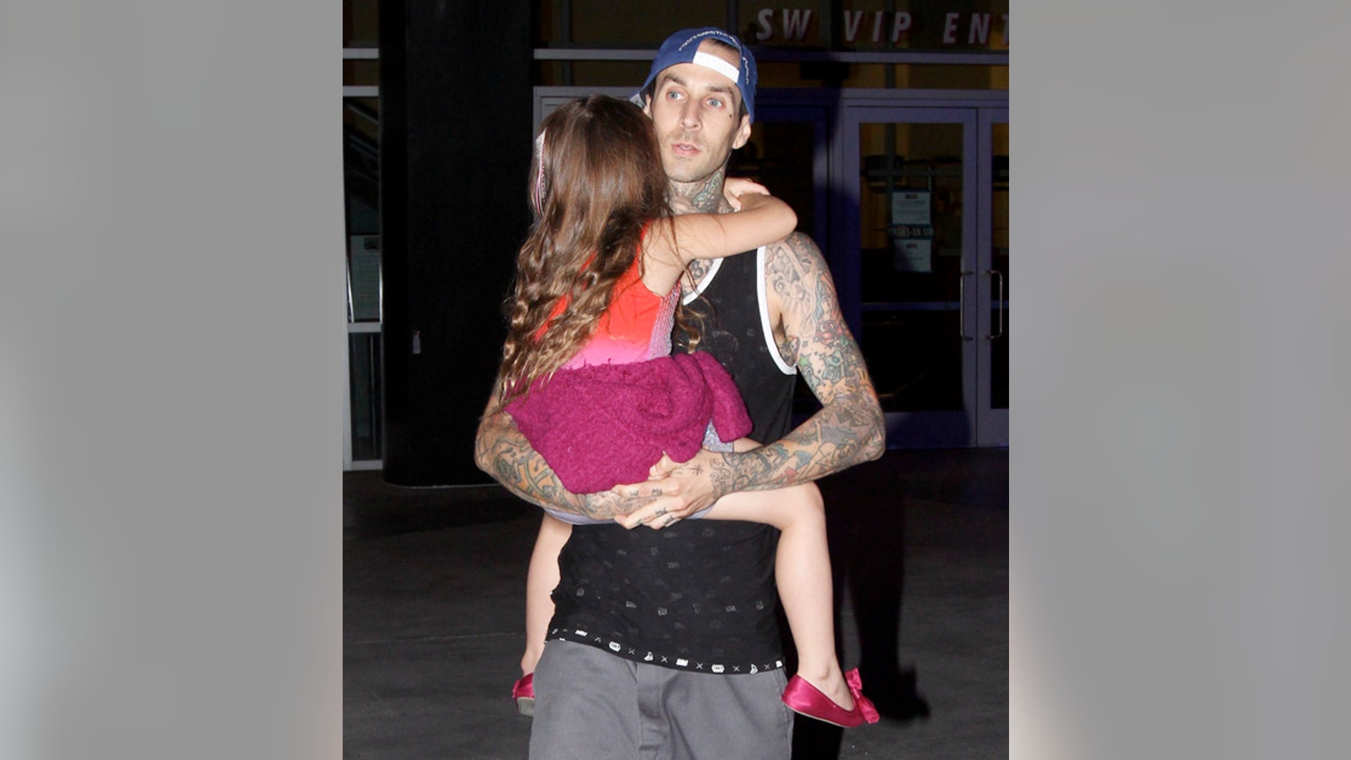 travis barker con 