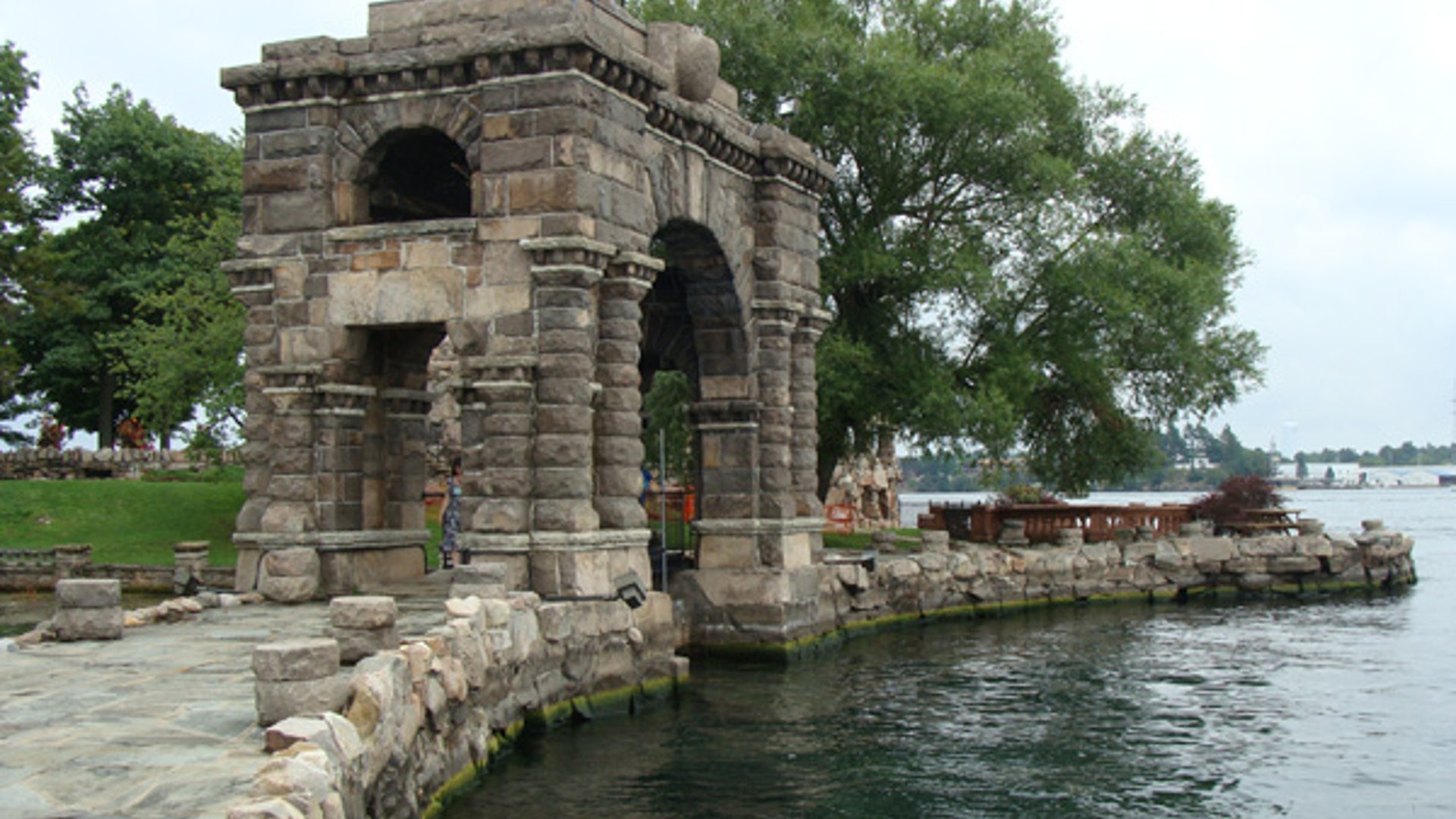 Entry arch with stags (or harts) at Boldt Castle