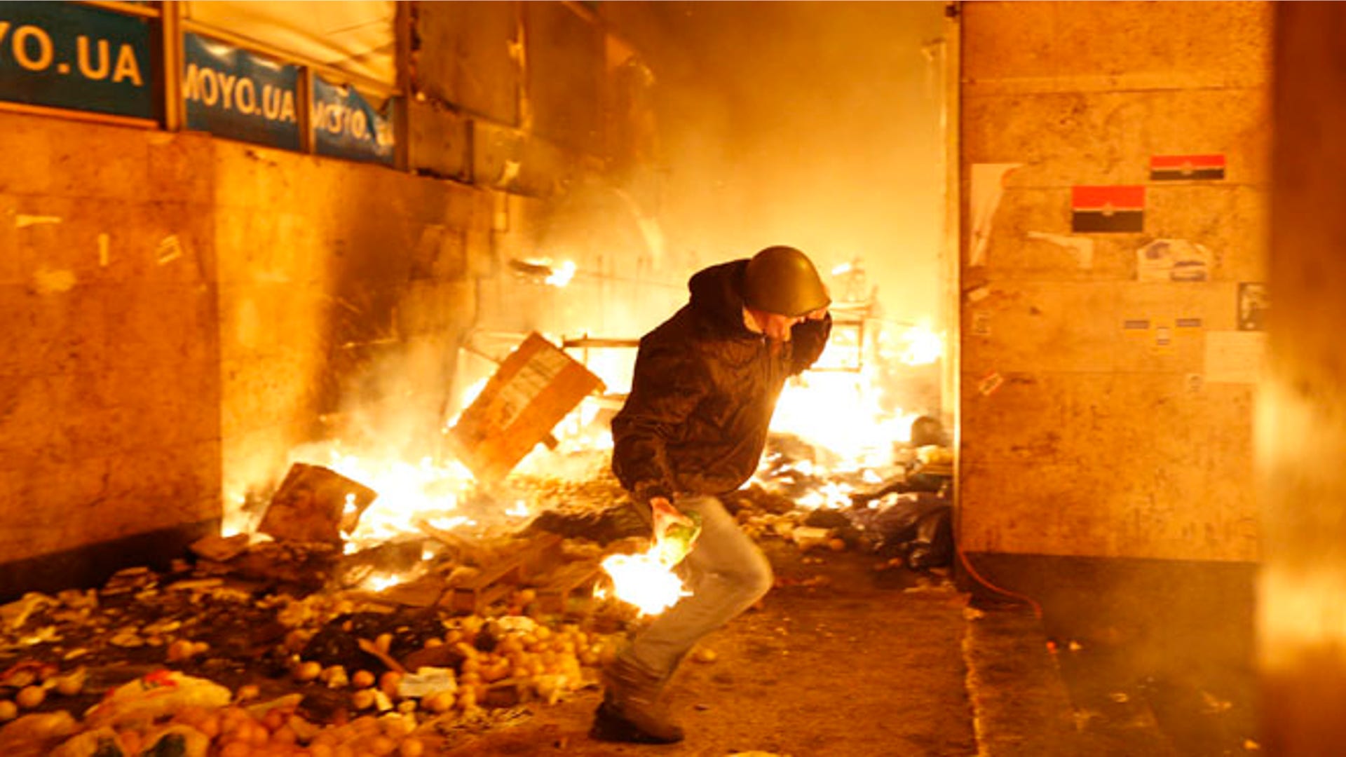 Police storm Ukraine protest camp