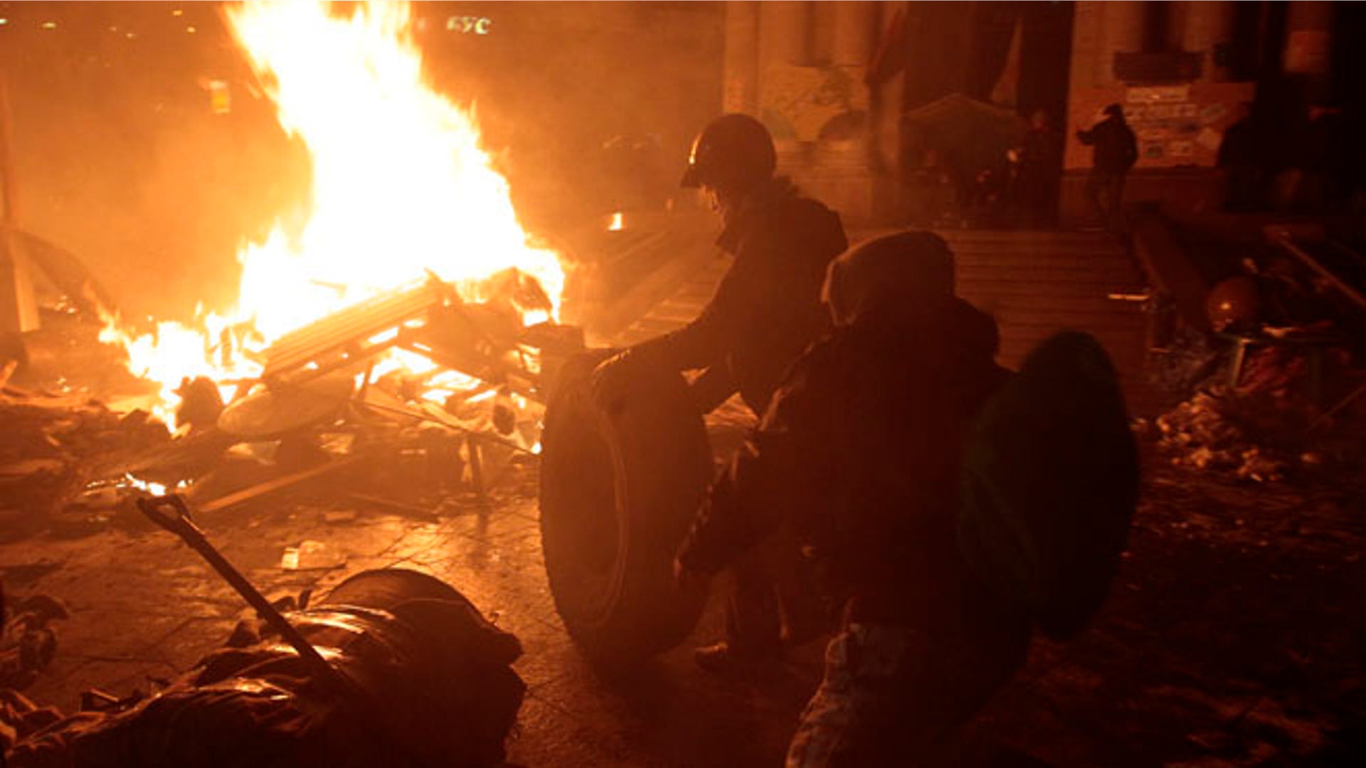 Police storm Ukraine protest camp