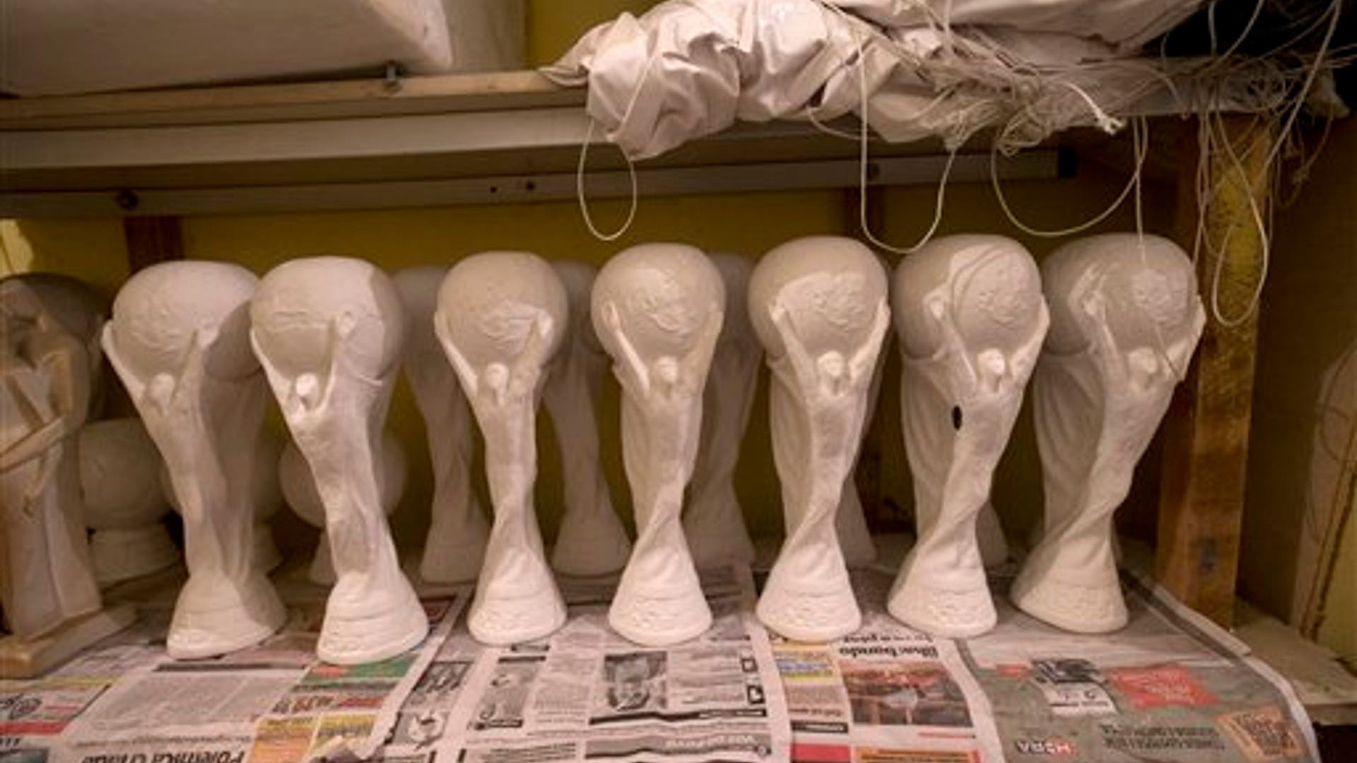 world_cup_trophy_guy__4_