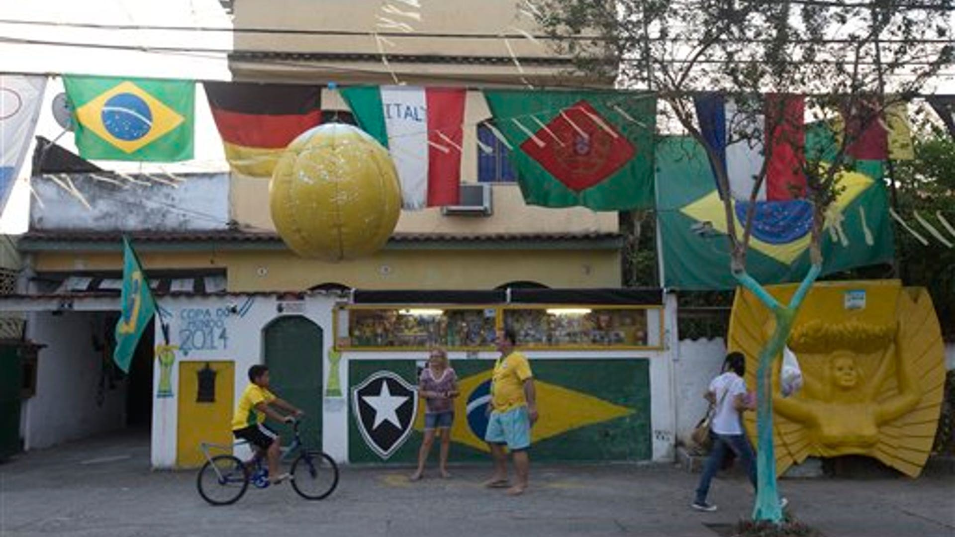 world_cup_trophy_guy__7_