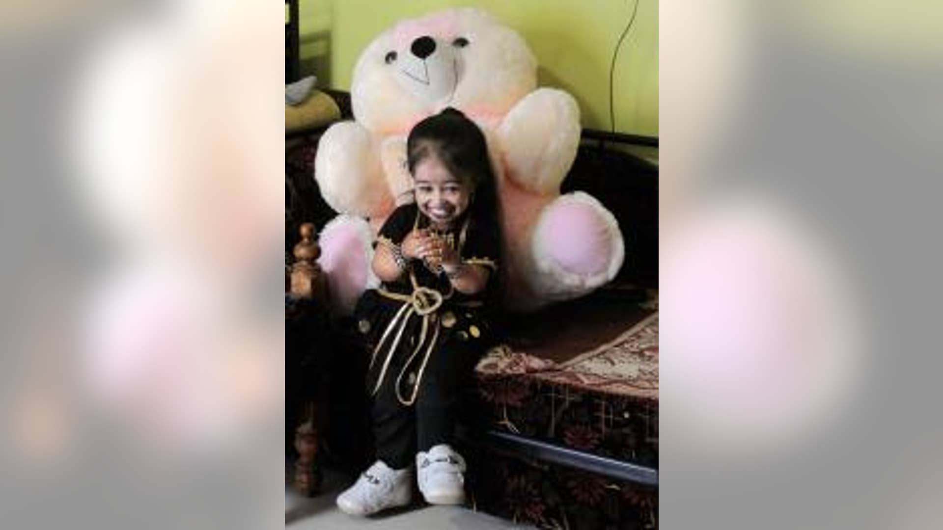 worlds_shortest_woman_7