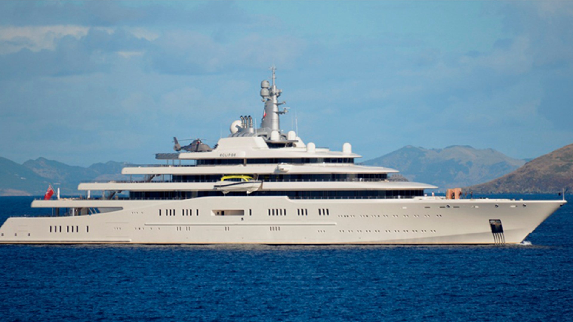 yacht_Eclipse__Benoit_Donne_SuperYachtPhoto_com_02