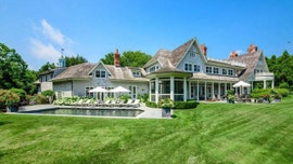 Wealthy Hamptons party hosts use rapid tests for guests to keep up lavish lifestyle: report