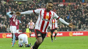 Defoe double earns Sunderland vital win; West Brom, Norwich victorious