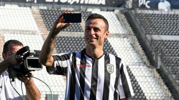 Ex-Man United striker Berbatov interviews himself on Facebook