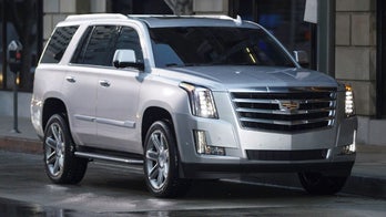 Under pressure from hot Lincoln Navigator, Cadillac is offering a $10,000 rebate on the Escalade