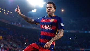 Dani Alves lets loose in epic karaoke jam session