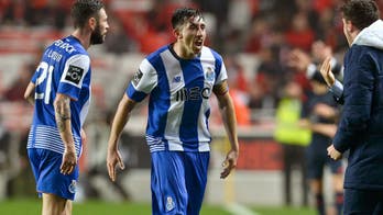 Hector Herrera helps Porto rally back to stun rival Benfica