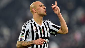 Juventus snag dramatic winner to seize Serie A summit