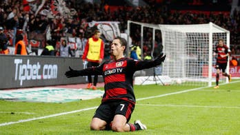 Leverkusen chief not interested in selling Chicharito