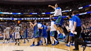 Rayjon Tucker throws down massive dunk in first college game