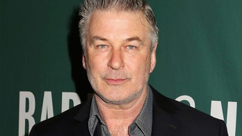 Alec Baldwin bashes Democratic candidates in fiery tweets: 'Why is the bar so low?'