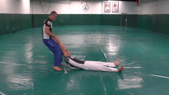 Gracie Brothers explain how to use jiu-jitsu to prevent getting dragged off a plane