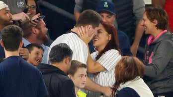 Yankees fan fumbles ring during mid-game marriage proposal