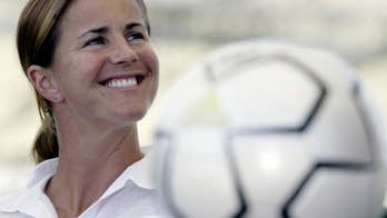 Chastain, McMillan, Garber make soccer Hall of Fame