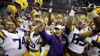 Former LSU coach Les Miles accused of inappropriate conduct with female students: report