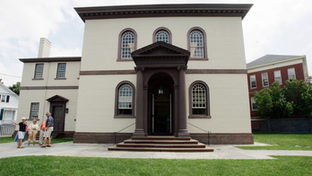Congregation at oldest US synagogue reviewing legal options