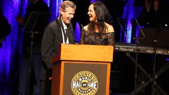 Randy Travis stuns crowd with 'Amazing Grace' rendition at hall of fame induction