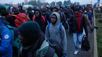 France begins evacuation of massive Calais refugee camp