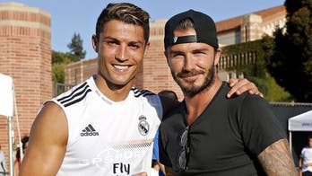 Beckham urges Real's Ronaldo to choose Man United return