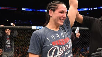 Alexis Davis uses superior grappling to spoil Cindy Dandois' UFC debut