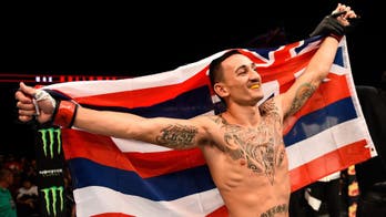 Max Holloway out strikes Jeremy Stephens for 8th straight win