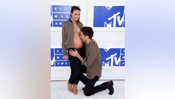 'Catfish' star Nev Schulman's fiancee bares baby bump on VMAs red carpet