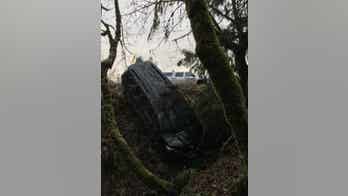 Caught on video: Mom, 3 kids rescued after minivan plunges down steep embankment
