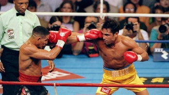 Boxing great Oscar De La Hoya 'really considering' comeback, will take on 'any top guy'