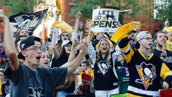 The Latest: Murray, Jones leads their teams onto ice