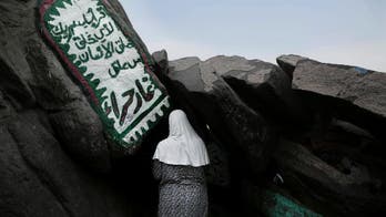AP PHOTOS: Faithful await hajj on historic Saudi mountaintop